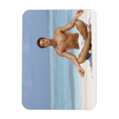 Magnet Flexible Maldives, Un beau jeune homme méditant dans un (Vertical)