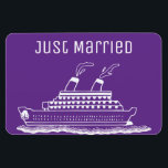 Magnet Flexible Mariage de bateau de croisière juste marié Cabine<br><div class="desc">Aimant parfait pour les jeunes mariés ou ceux qui viennent de se marier et voyageant en voyage de noces mariages. Marche de porte cabine de bateau de croisière pour aider à trouver votre salon de séjour. Vous pouvez modifier la couleur violette Arrière - plan pour qu'elle corresponde à la ou...</div>