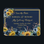Magnet Flexible Mariage floral de tournesol bleu marine Date de sa<br><div class="desc">Ce magnifique Save the Date Magnet présente un arrière - plan bleu marine aux somptueux tournesols et entouré de fleurs et de verdure bleu clair. Le lettrage doré et les touches de calligraphie accompagnent parfaitement les belles fleurs. Un beau choix de design pour donner le ton à votre fête mariage....</div>