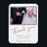 Magnet Flexible Mariage Merci Photo Élégant Script<br><div class="desc">Une photo mariage élégante merci aimnet avec votre photo mariage,  les noms de mariée et de mariée et la date du mariage. Vous pouvez facilement changer le texte et la photo. Police de script tendance. Une excellente façon de remercier vos invités mariages.</div>