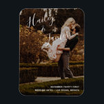 Magnet Flexible Mariage photo moderne manuscrit superposition de s<br><div class="desc">Aimant moderne pour mariage avec un design simple avec vos noms dans un élégant script manuscrit en haut à gauche et vos détails mariages en alignement droit en bas à droite, sur votre photo préférée. Le design minimaliste est agrémenté d'une touche romantique grâce au lettrage à la main chic. Ces...</div>