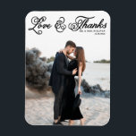Magnet Flexible Mariage photo White Curly Script Love and Thanks<br><div class="desc">Fêtez votre amour et montrez de la gratitude avec notre mariage photo personnalisable merci aimant! Ce souvenir unique est parfait pour rappeler à vos proches votre journée spéciale tout en exprimant vos remerciements sincères d'une manière mémorable. Ce carte de remerciements photo est doté d'un script rustique à courbes. Personnalisez en...</div>