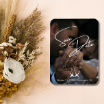 Magnet Flexible Mariage Voyage Avion Coeur Moderne Enregistrer La<br><div class="desc">Annoncez votre journée spéciale de mariage dans un style élégant avec ce thème de voyage Save the Date aimant, avec option personnalisable de téléchargement de photos, vous permettant de présenter votre moment préféré et de personnaliser l'aimant. Le design se concentre sur une simple image blanche de deux avions formant un...</div>