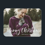 Magnet Flexible Meowy Noël Calligraphie moderne Photo Chat<br><div class="desc">Répandez la joie festive avec notre délicieux aimant de Noël photo personnalisable, avec l'expression ludique "Meowy Christmas"! Cet aimant de charme est parfait pour les amoureux de les chats et ajoute une touche de fantaisie à votre décor de vacances tout en présentant votre photo de fête préférée. Notre outil en...</div>