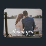 Magnet Flexible Merci de Mariage photo moderne élégant<br><div class="desc">Aimant moderne de mariage photo avec "merci" dans un élégant script de typographie avec des swashes avec vos noms et date mariage en blanc sur votre photo horizontale préférée. Ces magnets personnalisés font des faveurs de mariage utiles et sont parfaits pour n'importe quel style de mariage.</div>
