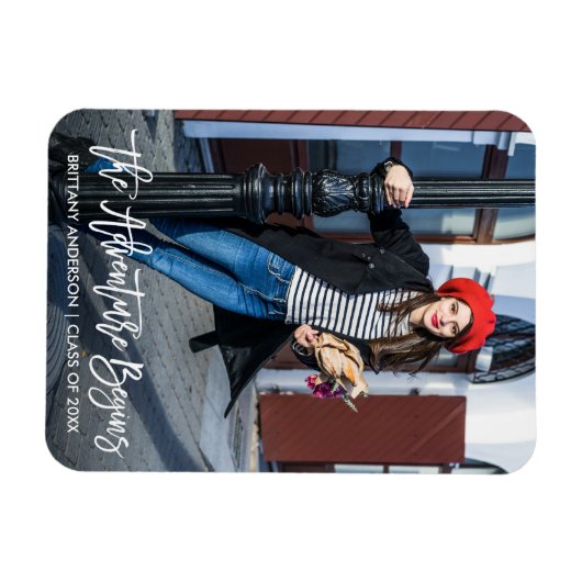 Magnet Flexible Moderne Brush Script Graduation Aventure commence (Horizontal)