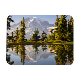 Magnet Flexible Mt. Rainier se reflète dans un lac glaciaire près