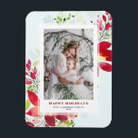 Magnet Flexible Noël rouge d'aquarelle fleurit la photo<br><div class="desc">Bonnes fêtes ! Envoyez l'acclamation et les souhaits de vacances à la famille et aux amis avec cet aimant floral de photo de vacances. Il comporte l'illustration d'aquarelle des fleurs, des aiguilles de pin et de la verdure rouges avec un fond clair de bleu d'aqua. Personnalisez en comportant votre photo...</div>