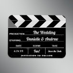 Magnet Flexible Noir Blanc Clignotement de la carte Mariage Enregi<br><div class="desc">Un mariage amusant et unique en noir et blanc enregistrer la conception de l'aimant de date affiche les détails importants sur le plateau de tournage / tableau noir d'un réalisateur hollywoodien. Personnalisez avec le nom des "étoiles" et les détails de votre grande "première" comme mari et femme.</div>