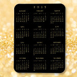 Magnet Flexible Noir Gold Pleine année 2025 Calendrier Fridge Cuis<br><div class="desc">Personnalisé, belle élégante typographie de script en faux or sur noir, calendrier 2025 pleine année, haute qualité, l'eau et la tache résistant, aimant flexible, pour toute surface magnétique à la maison ou au bureau. Fait un grand cadeau personnalisé pour les amis et la famille, pour les vacances, noël, les nouvelles...</div>