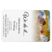 Magnet Flexible Nous le faisons - Embrasser un couple sur un pré (Horizontal)