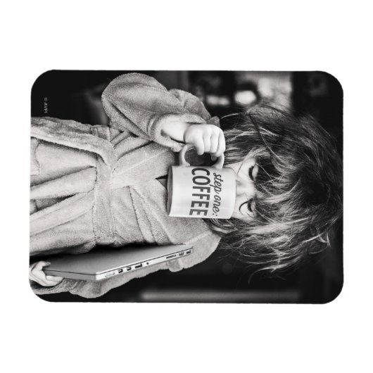 Magnet Flexible Petite fille boit du café (Horizontal)