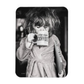 Magnet Flexible Petite fille boit du café (Vertical)