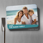 Magnet Flexible Photo minimaliste moderne avec bloc de couleur dia<br><div class="desc">Utilisez une photo horizontale ou paysage et faites un aimant photo unique et tendance. Cette conception minimale moderne comprend un bloc de couleur en diagonale avec du texte pour ajouter des noms et du texte. Si vous avez besoin de déplacer quelque chose, cliquez sur le bouton personnaliser pour apporter des...</div>