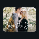 Magnet Flexible Photo superposition en lettres blanches Enregistre<br><div class="desc">Photo en lettres blanches Enregistrer l'aimant de date. Photo personnalisable enregistrer l'aimant de date avec le lettrage à la main blanc superposé. Personnalisé en ajoutant les détails de votre événement et la photo préférée.</div>