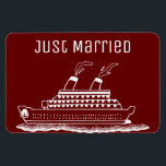 Magnet Flexible Porte de Cabine de croisière pour Mariage de lune<br><div class="desc">Aimant parfait pour les jeunes mariés ou ceux qui viennent de se marier et voyageant en voyage de noces mariages. Marche de porte cabine de bateau de croisière pour aider à trouver votre salon de séjour. La couleur rouge Arrière - plan peut être modifiée pour correspondre à la ou aux...</div>
