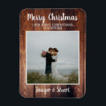 Magnet Flexible Premier Noël ensemble Mercredi photo de Noël<br><div class="desc">Créez votre propre aimant rustique Premier Noël ensemble Merry Noël photo flexi. Envoyez à vos amis et à votre famille de Joyeux voeux de Noël avec cet aimant photo unique et personnel. Ajoutez votre propre photo,  texte et noms pour la personnaliser.</div>