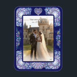 Magnet Flexible Rosace bleue<br><div class="desc">Dessin d'un vitrail d'une ancienne cathédrale européenne : une fenêtre rose, avec des touches de couleurs variées, dont des tons clairs et bleu foncé, sur un arrière - plan bleu foncé. Inlay de strass blanc (motif). Pour une touche plus romantique, je l'ai aussi utilisé en forme de Coeur. Ce motif...</div>