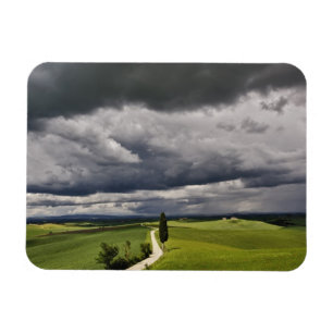 Magnet Flexible Route et nuages d'orage, région rurale de Toscane,