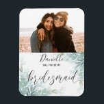 Magnet Flexible Russe Serez-Vous Ma Mariage Verte<br><div class="desc">Cette élégante conception d'eucalyptus fait la carte de proposition de femme de chambre parfaite. Avec une palette verte "tendance",  cette carte complètera votre occasion spéciale. Tout ce que vous avez à faire est d'ajouter votre propre photo et nom et vous aurez créé votre stationnaire unique.</div>