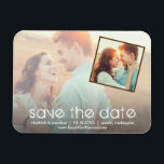 Magnet Flexible Rustic Romantic 2 Photo Sauvez la date<br><div class="desc">Annoncez votre date de mariage à ceux que vous aimez avec cette double photo rustique enregistrer l'aimant de date avec typographie rustique et une couverture blanche transparente. Facile à customiser avec vos propres photos et informations mariages ! Assurez-vous d'inclure avec la coordination des invitations de mariage ou d'enregistrer les cartes...</div>