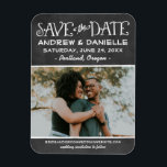 Magnet Flexible Rustic Script Chalkboard Photo Enregistrer la date<br><div class="desc">Une photo fantaisiste et unique enregistrer la conception de l'aimant date dispose de polices manuscrites avec un style craie blanche sur un arrière - plan avec un aspect rustique noir tableau noir. Personnalisez avec les détails du mariage et une photo de fiançailles préférée.</div>