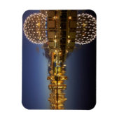 Magnet Flexible Science World et CBD reflété dans False Creek, (Vertical)