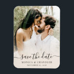 Magnet Flexible Script de calligraphie minimaliste Photo Enregistr<br><div class="desc">Photo de script minimaliste moderne Enregistrer la date Magnet Mariage</div>