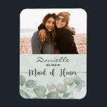 Magnet Flexible Serez-vous ma femme d'honneur sauge vert<br><div class="desc">Cette élégante conception d'eucalyptus fait de la parfaite carte de proposition de servante d'honneur. Avec une palette verte "tendance",  cette carte complètera votre occasion spéciale. Tout ce que vous avez à faire est d'ajouter votre propre photo et nom et vous aurez créé votre stationnaire unique.</div>