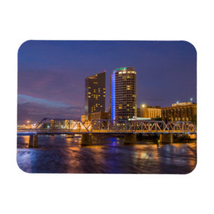 Magnet Flexible Skyline À Dusk, Sur La Grande Rivière