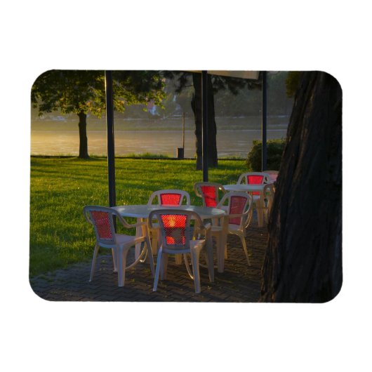Magnet Flexible Table à manger et chaises au bord du Danube, (Horizontal)