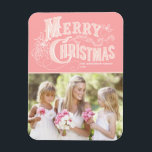 Magnet Flexible Typographie occidentale rose Joyeux Noël Photo<br><div class="desc">Apportez une touche de joie de vacances à votre maison avec notre Aimant photo de Noël personnalisable! Parfait pour exposer des souvenirs chéris, cet aimant vous permet de le personnaliser avec votre photo festive préférée, ce qui en fait un ajout unique à votre décor de vacances. Cet aimant photo de...</div>