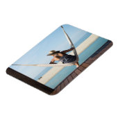 Magnet Flexible Une Femme Assis Sur Un Hamac Dans Un Petit Hôtel (Côté Gauche)