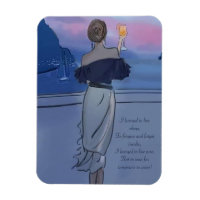 Une fille avec un verre de vin sur la côte