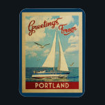 Magnet Flexible Vintage voyage de voilier Portland Maine<br><div class="desc">Ce voeu de Portland Maine design voyage nautique vintage comprend un bateau naviguant sur l'eau avec des mouettes et un ciel bleu rempli de somptueux nuages blancs bouffants.</div>