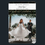 Magnet photo Magnet de Merci moderne<br><div class="desc">Envoyez un faire-part mariage que vos invités n'oublieront jamais. Au lieu d'envoyer une carte ou avec la carte,  envoyez cet aimant. Aussi un bon souvenir pour vous-même,  vos parents et amis proches qui souhaitent avoir une photo commémorant votre journée!</div>