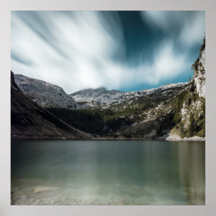 Magnificant meer Krn met berg Krn, Slovenië Poster