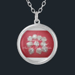 Magnifique collier cadeau de femme de chambre pers<br><div class="desc">Beau Rouge Avec Parties scintillant D'Argent,  Couleur Grise Clair.  Cadeau de femme de chambre Necklace personnalisé.  Customisez avec votre design,  texte.  Ou acheter tel quel.Merci !</div>