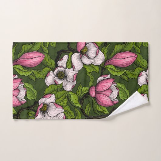 Magnolia en floraison sur vert foncé (Serviette à main)