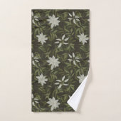 Magnolia en groen blad op zwart bad handdoek (Handdoek)