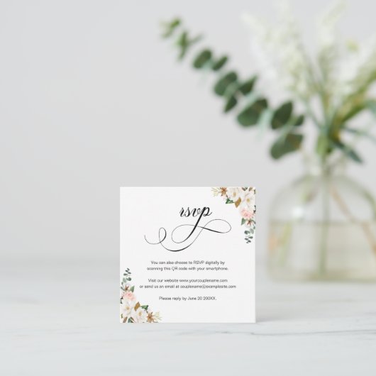 Magnolia Floral Script QR Code Mariage Carte RSVP (Debout devant)