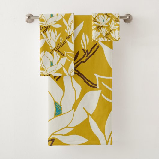 Magnolia graphic in mustard pattern (En situation)