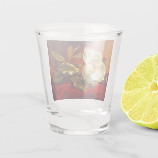 Magnolia op rood fluweel Martin Johnson hoofd Shot Glas (Achterkant)