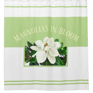 Magnolias dans le rideau en douche de fleur