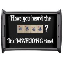 Mahjong dienblad met nieuws in directionele tegels