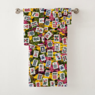 Mahjong-symbolen op achtergrond van wilde bloemen bad handdoek