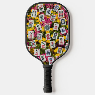 Mahjong-symbolen op achtergrond van wilde bloemen pickleball paddle
