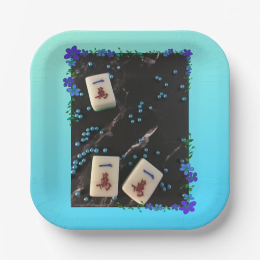 Mahjong themed papieren bord met blauw bloemontwer (Voorkant)