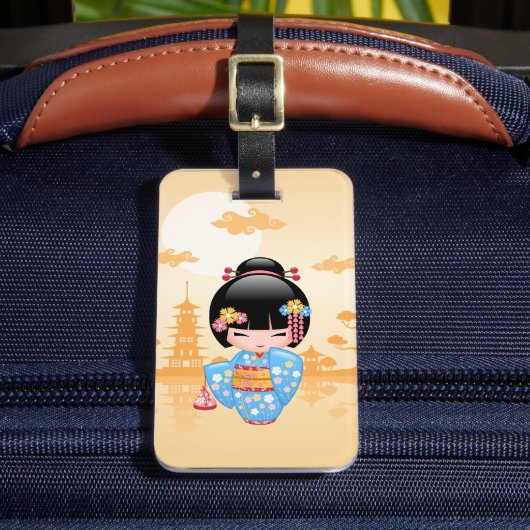 Maiko Kokeshi Doll - Cute Japanese Geisha Girl Bagagelabel (Voorkant Insitu 2)