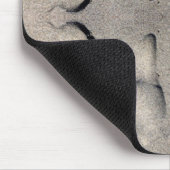 Main dans le tapis de souris de sable (Coin)